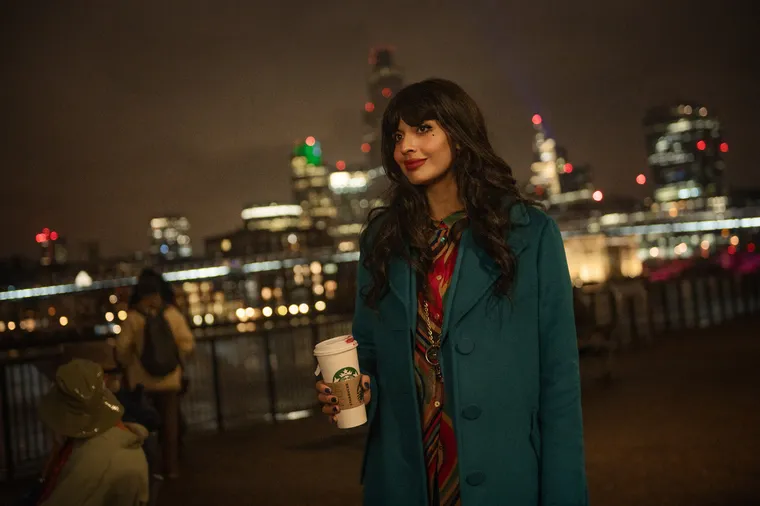 Love at First Sight 演員角色丨3. Narrator （Jameela Jamil 飾）